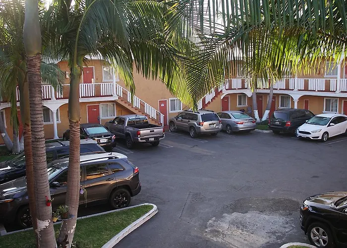 Paradise Inn And Suites